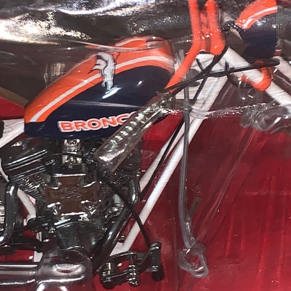 DENVER BRONCOS 2006 ERTL DIECAST COLLECTABLE OCC CHOPPER 1:10 SCALE - Picture 5 of 10